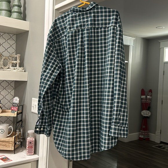 Tommy Hilfiger Classic Fit Button Down - Picture 2 of 7